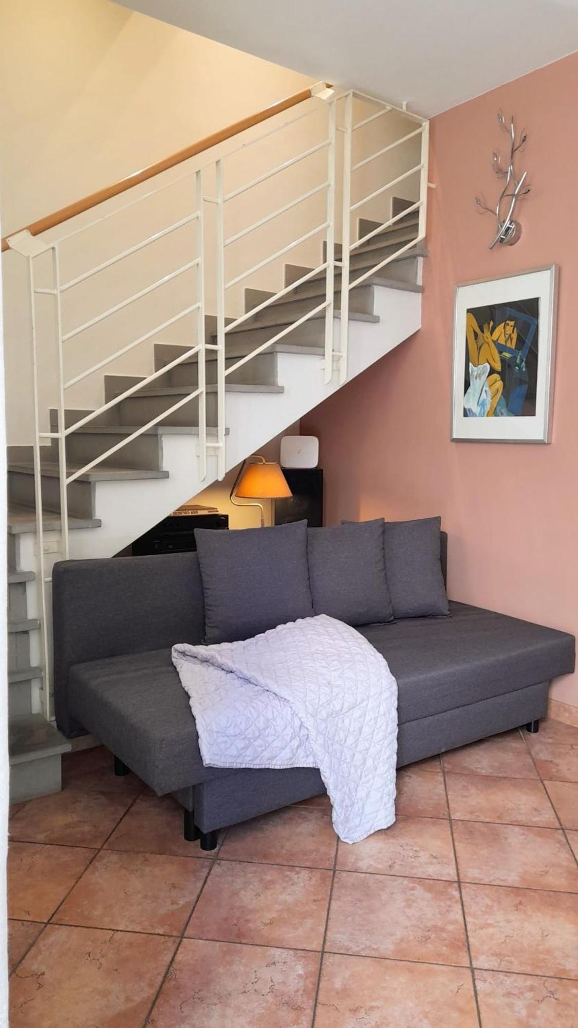 House Nubia, San Frediano, Near Ponte Vecchio, With Free Private Parking Lot *